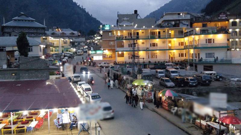 ناران میں سیاحتی سیزن کا شاندار آغاز ہوٹلز کھل گئے، سیاحوں کی آمد شروع