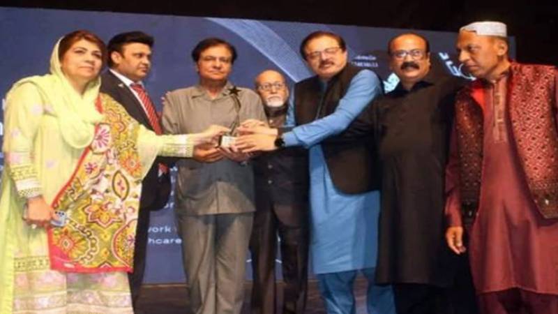 سینئر اداکار فردوس جمال کو دلدار پرویز بھٹی لائف ٹائم اچیومنٹ ایوارڈ سے نوازا گیا