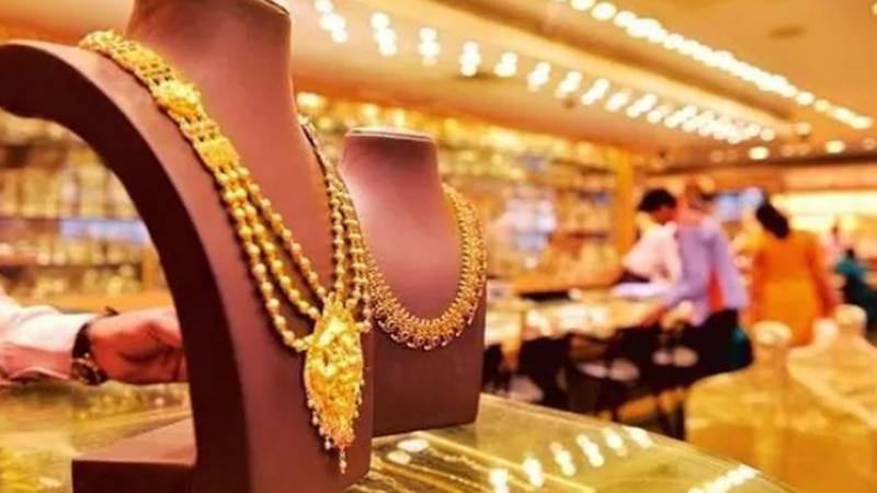 سونے کی قیمت عالمی اور مقامی مارکیٹوں میں کم ہوئی