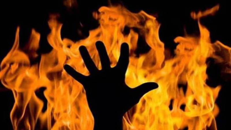 فیصل آباد: مدرسے میں آگ لگنے سے طالبعلم جاں بحق، دو افراد زخمی