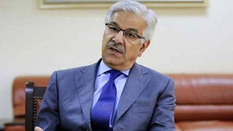 وزیرِ اعلیٰ اور گورنر کے پی کو افغانستان سے آزادانہ ڈیل کی اجازت نہیں دیں گے: وزیرِ دفاع خواجہ آصف