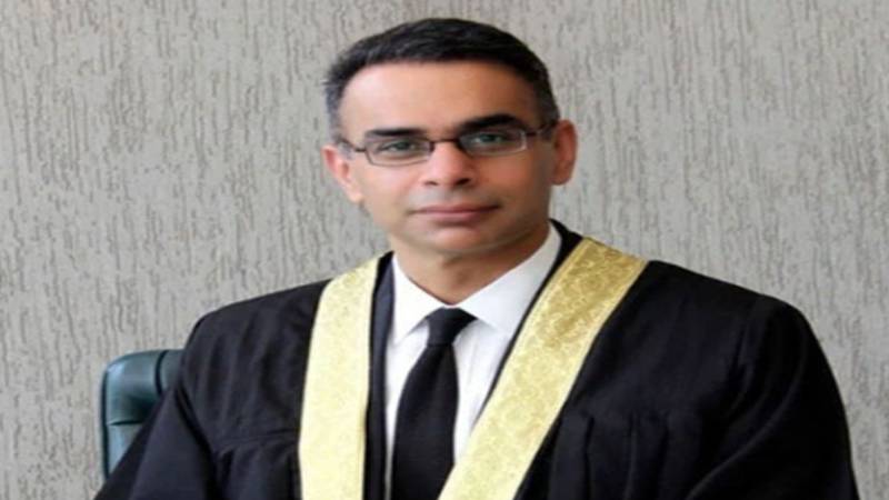 جسٹس بابر ستار کا عبوری آرڈر قائم مقام چیف جسٹس کے ڈویژن بینچ سے معطل ہونے پر نیا تنازع سامنے آگیا 