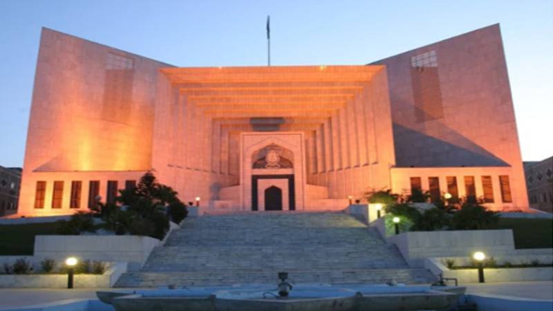 سول نظام ناکام ہو چکا، تمام کیسز فوجی عدالتوں کو بھیجنے کا فیصلہ کریں، جج آئینی بینچ