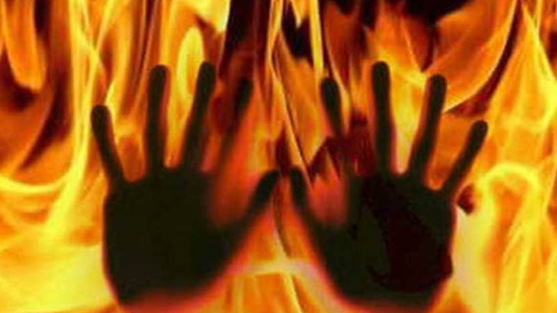 کراچی: مشتعل شہریوں کے تشدد اور جلانے سے ایک ڈاکو ہلاک