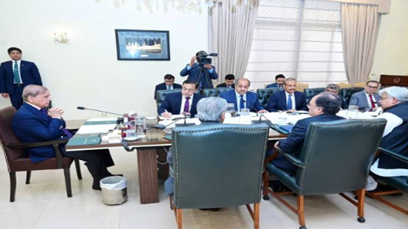 عوامی ٹیکس میں کمی کے لیے ٹیکس نیٹ بڑھانے اور قوانین میں تبدیلی کی جائے گی، وزیراعظم