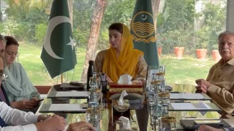 ای چارجنگ اسٹیشنز سولر پاور سے چلانے کا فیصلہ
