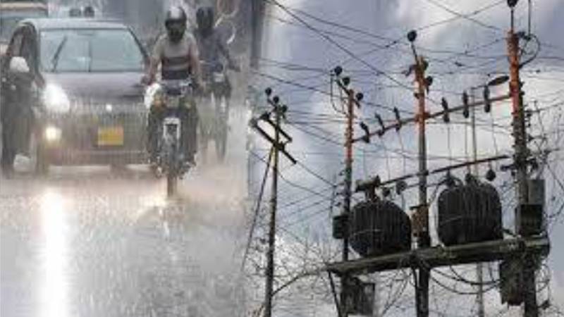 لاہور میں موسلا دھار بارش سے بجلی کا نظام درہم برہم، 70 سے زائد فیڈرز ٹرپ کر گئے