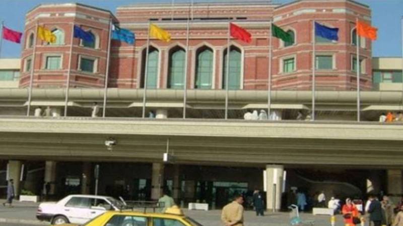 اسلام آباد، کراچی، لاہور اور سیالکوٹ ایئرپورٹس پر فضائی آپریشن عارضی طور پر معطل، 40 سے زائد پروازیں متاثر