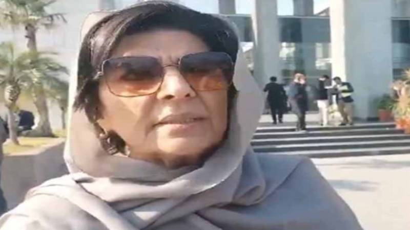 علیمہ خان نے مقدمے کی سماعت کے دوران اپنی گرفتاری دینے کی پیشکش کردی