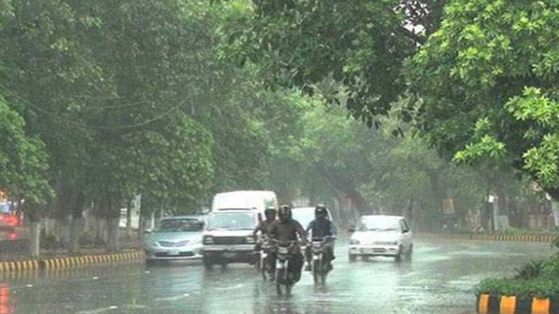 پنجاب سمیت ملک کے مختلف علاقوں میں بارشوں کا سلسلہ، موسم خوشگوار ہو گیا
