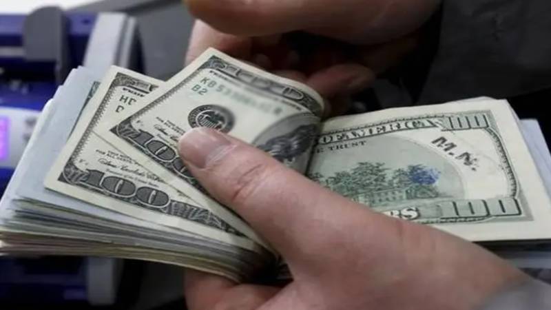 ڈالر کی قدر میں اضافہ، اسٹاک مارکیٹ میں تاریخی تیزی