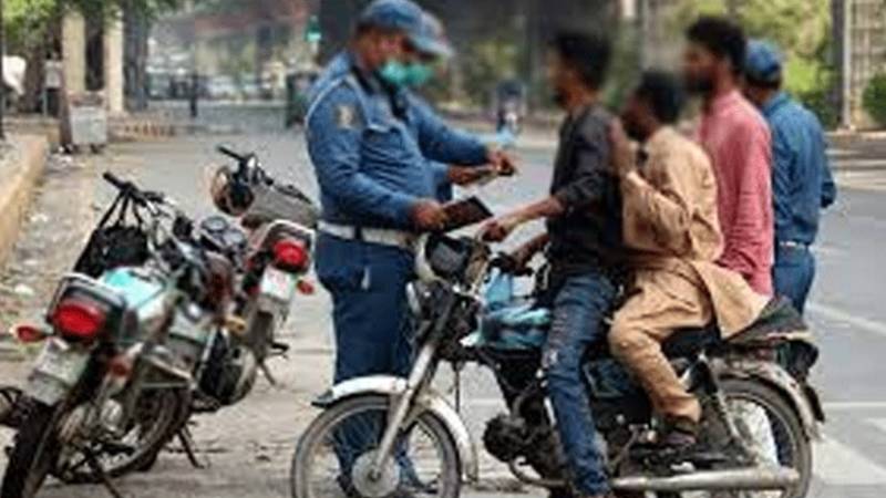 ٹریفک پولیس کی لائسنسنگ اور چالاننگ میں 24 گھنٹوں کے دوران شاندار کارکردگی