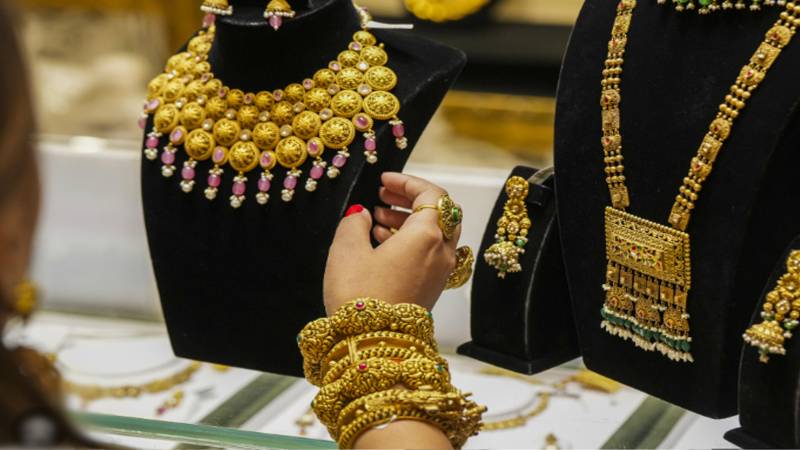 قیمتوں میں کمی: عالمی اور مقامی صرافہ بازاروں میں سونا سستا ہو گیا