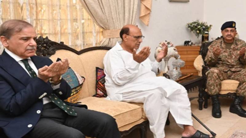 معرکہ حق کی کامیابی کے بعد وزیر اعظم اور آرمی چیف کی شہید اسکاڈرن لیڈر کے اہل خانہ سے ملاقات