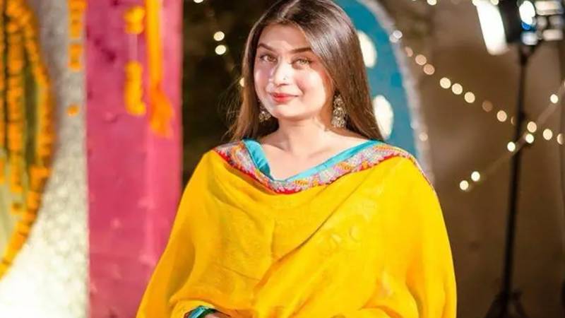 اداکارہ سارہ عمیر نے شوٹنگ کے دوران ہدایتکار کو تھپڑ رسید کر دیا