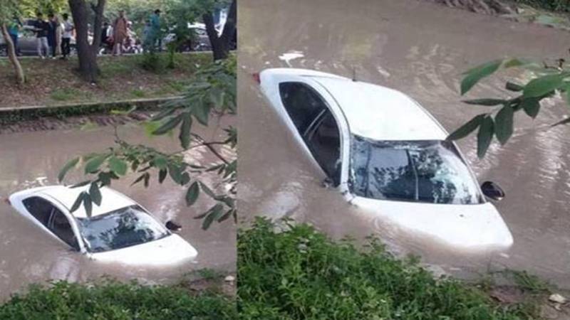 کنال روڈ، لاہور: کار حادثہ، تین افراد زندگی کی بازی ہار گئے