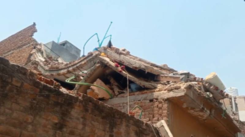 لاہور کے علاقے غازی آباد میں گیس سلنڈر دھماکہ، تین افراد شدید زخمی، عمارت کو شدید نقصان