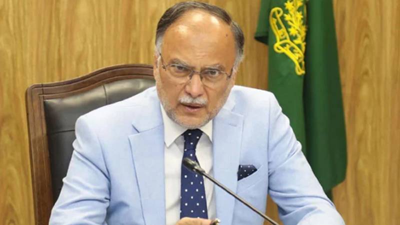 ملکی سیکیورٹی صورتحال کے پیشِ نظر دفاعی بجٹ میں اضافہ کیا جائے گا، احسن اقبال