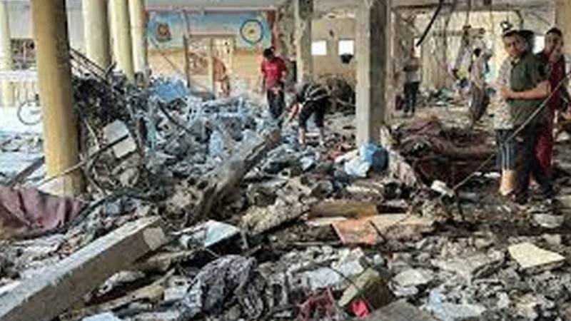 اسرائیلی فضائی حملہ: غزہ کے اسکول پر بمباری، 25 فلسطینی شہید، درجنوں زخمی