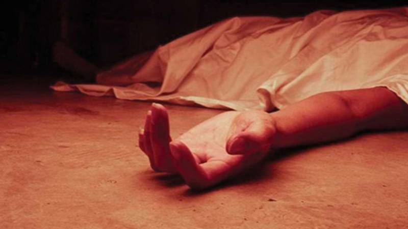 ناجائز تعلقات کے شبہ پر نوجوان کو اینٹ رسید کر چھت سے دھکا دے کر قتل