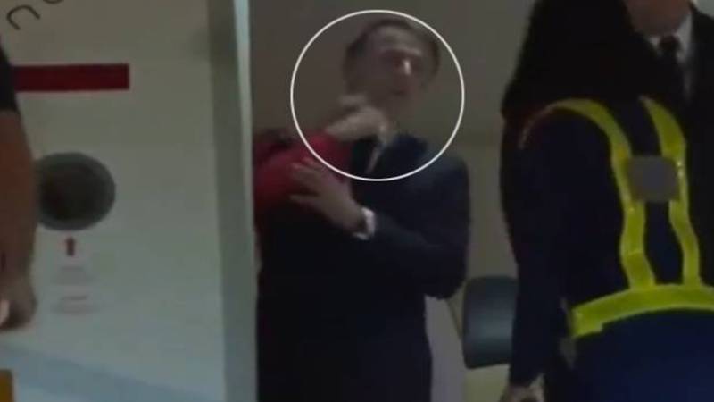 ویتنام دورے پر فرانسیسی صدر ایمانوئل میکرون کو اہلیہ کی جانب سے تھپڑ مارے جانے کا دعویٰ، ویڈیو سوشل میڈیا پر وائرل