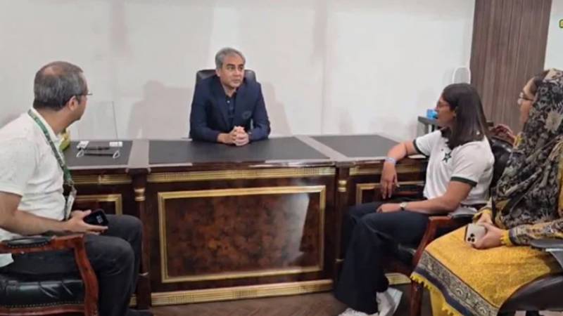 پاکستان کرکٹ بورڈ کے چیئرمین محسن نقوی سے ٹاپ اسپنر سعدیہ اقبال کی ملاقات، آئی سی سی بولنگ رینکنگ میں پہلی پوزیشن پر مبارکباد