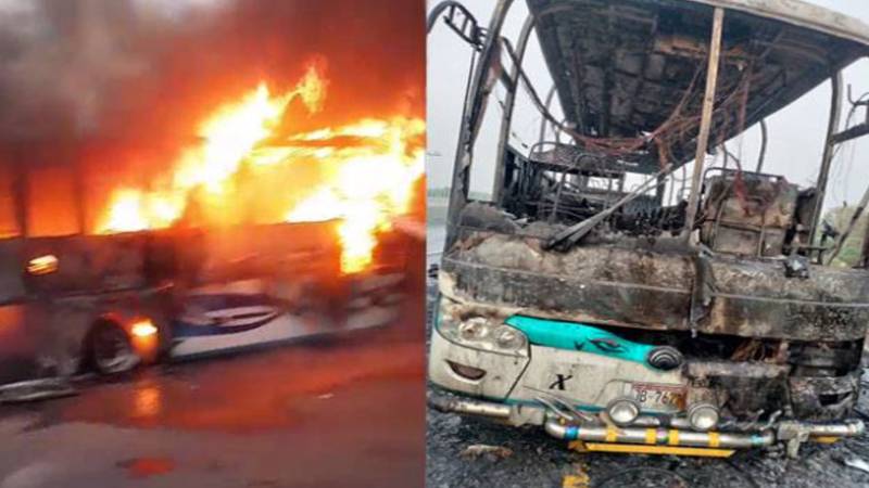 موٹروے ایم-5 پر مسافر بس میں آتشزدگی، تمام مسافر بحفاظت ریسکیو