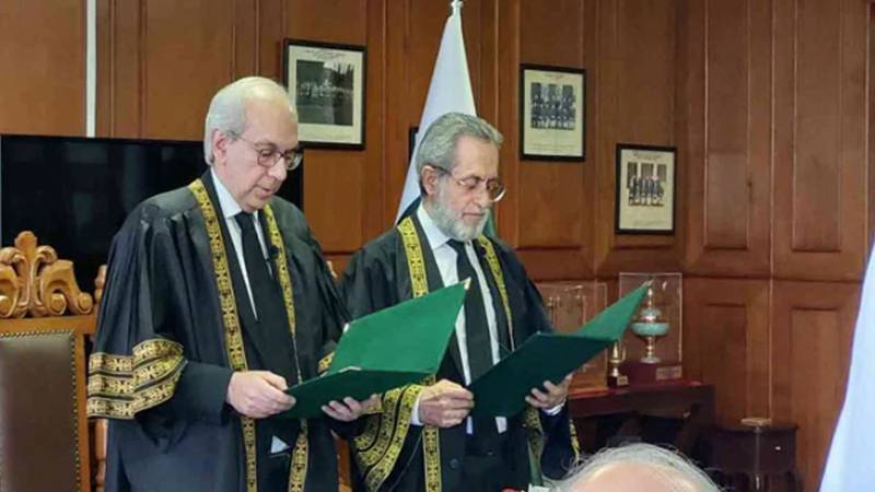 جسٹس منیب اختر نے قائم مقام چیف جسٹس پاکستان کے عہدے کا حلف اٹھا لیا