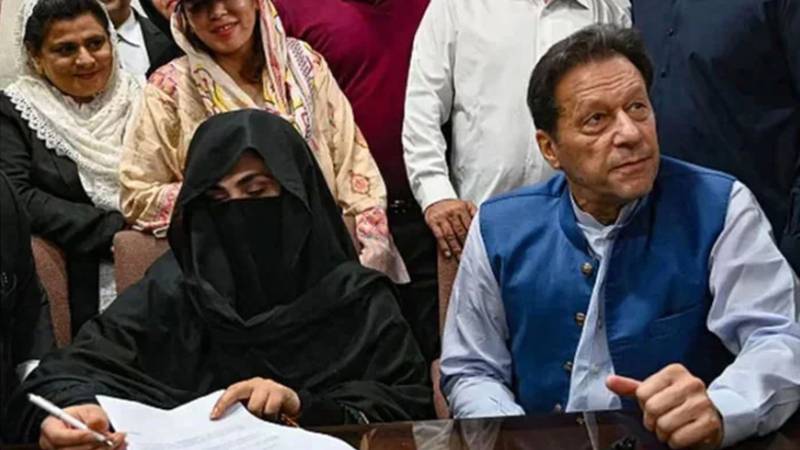 توشہ خانہ ٹو کیس: عمران خان عدالت میں پیش، بشریٰ بی بی نے پیشی سے انکار کر دیا