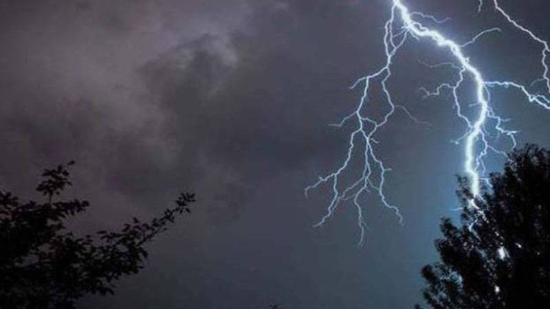 ملک بھر میں موسم کی صورتحال: لاہور میں خوشگوار موسم، کراچی میں شدید گرمی، دیگر علاقوں میں بارش اور ژالہ باری کا امکان