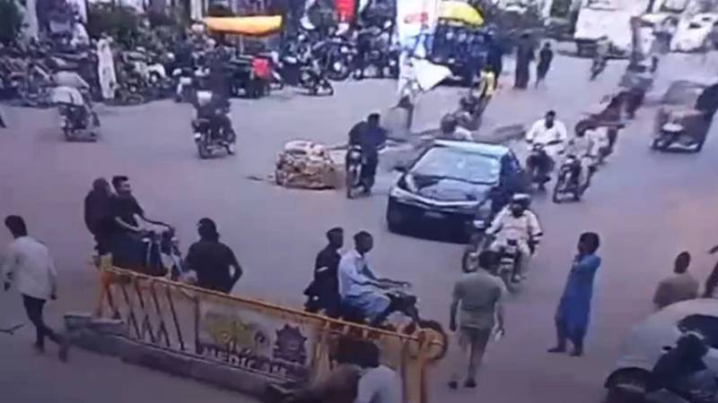 کراچی: صدر میں بینک سے رقم لے جانے والے تاجر سے 58 لاکھ روپے لوٹ لیے گئے