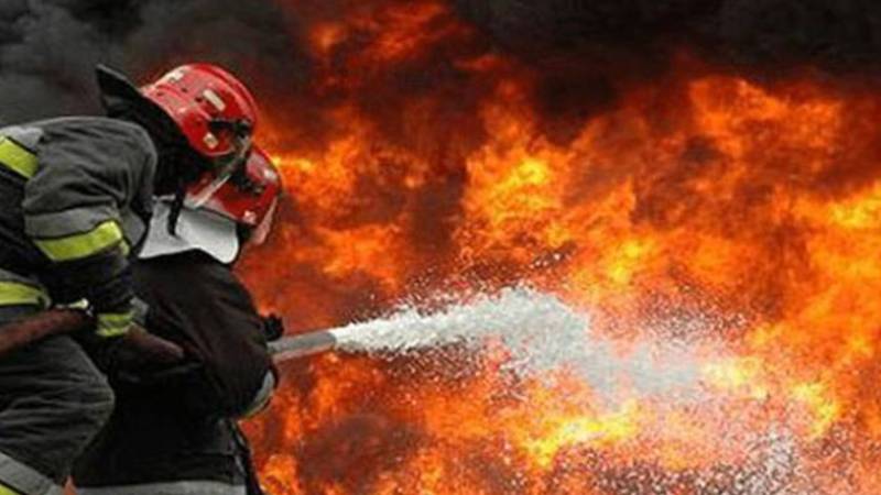 مانگا رائیونڈ روڈ پر آئل فیکٹری میں آگ بھڑک اٹھی، لاکھوں کا نقصان