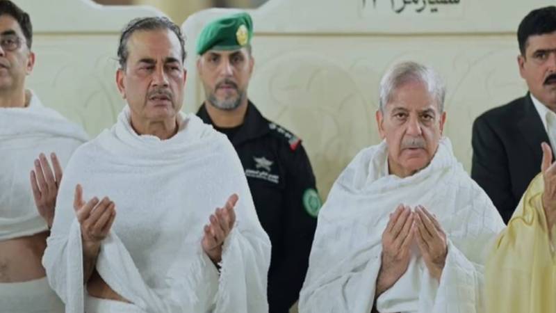 وزیراعظم اور آرمی چیف کا سعودی عرب کا دورہ؛ عمرہ کی سعادت، پاکستانی وفد کیلئے خانہ کعبہ کا خصوصی دروازہ کھولا گیا