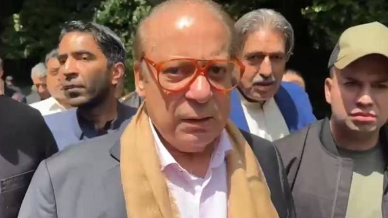سابق وزیر اعظم نواز شریف نے سنٹرل لندن مسجد میں نماز عید ادا کی