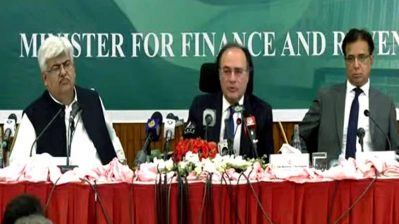 وفاقی حکومت کی جانب سے ریلیف دینے کی گنجائش محدود ہے، سب کچھ قرض لے کر کر رہے ہیں: محمد اورنگزیب