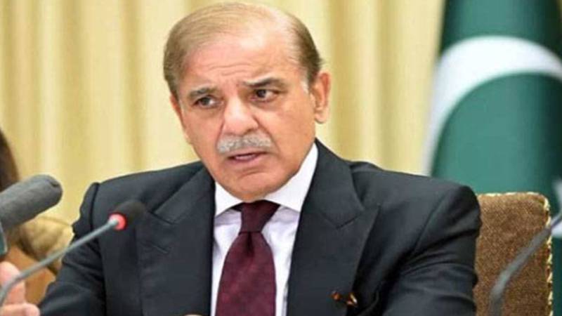 وزیراعظم نے چیئرمین سینیٹ اور اسپیکر قومی اسمبلی کی تنخواہوں میں اضافے کا نوٹس لے لیا، خواجہ آصف نے بھی شدید تنقید کی