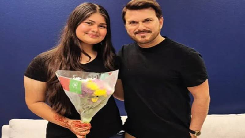 علی حیدر کی بیٹی علیشبہ نے میوزک انڈسٹری میں قدم رکھا، ڈیبیو سنگل ’دل نہیں لگدا‘ ریلیز
