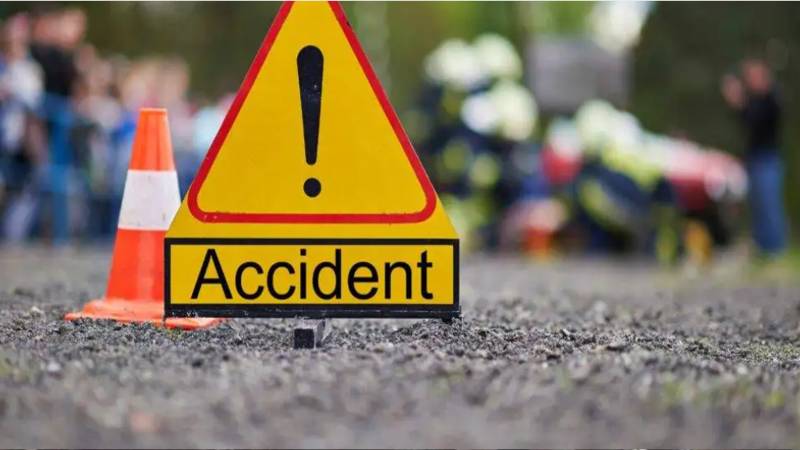 چکوال: موٹروے پر خوفناک کار حادثہ، 4 افراد جاں بحق، 2 زخمی