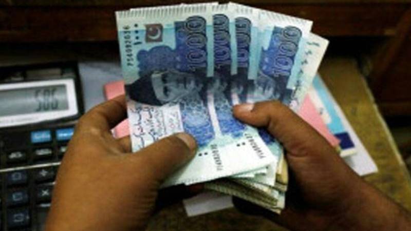 حکومت کا نان فائلرز پر مزید بوجھ، بینک سے کیش نکالنے پر ٹیکس میں اضافہ