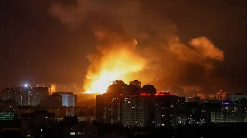کیف پر روسی حملہ: 15 شہری جاں بحق، 440 ڈرون اور 32 میزائل داغے گئے