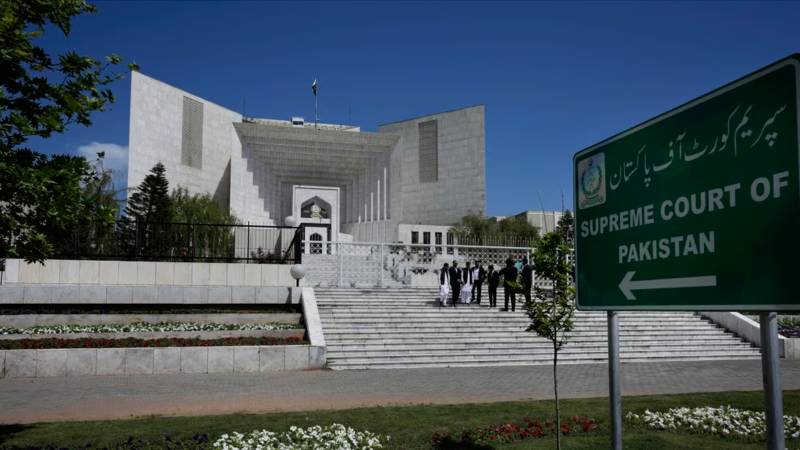 سپریم کورٹ میں ججز کی ٹرانسفر اور سینیارٹی کیس کی سماعت، بانی پی ٹی آئی کے وکیل کو دلائل سے روک دیا گیا