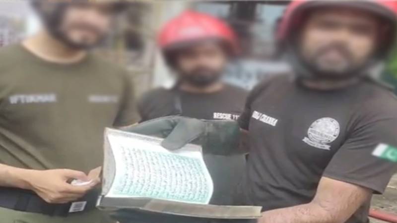  گلستان جوہر کے شاپنگ مال میں ہولناک آتشزدگی، قرآنِ مجید محفوظ رہا