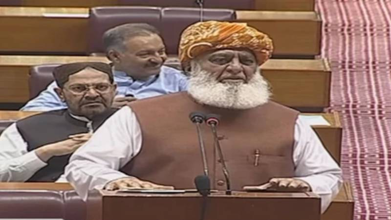 پاکستان کو ایران کے ساتھ کھل کر کھڑے ہوجانا چاہیے، فضل الرحمان