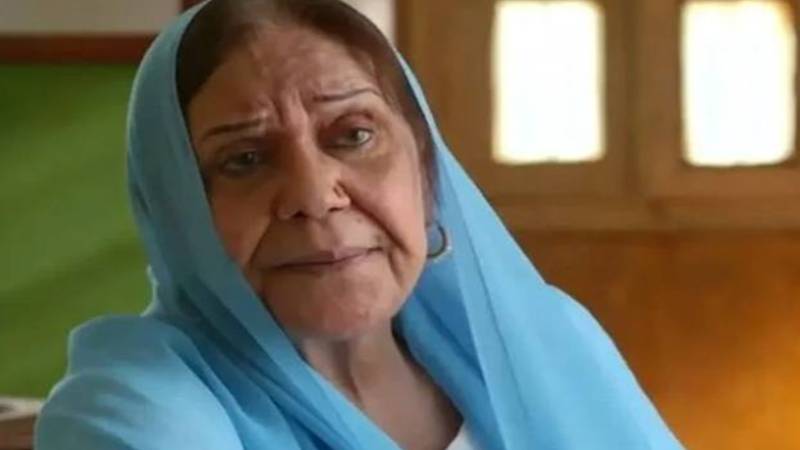 پاکستانی سینئر اداکارہ عائشہ خان 77 برس کی عمر میں انتقال کر گئیں