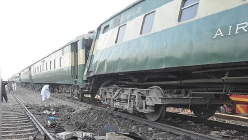 خانیوال ریلوے اسٹیشن پر افسوسناک واقعہ، سگنل پول کی سیڑھی سے ٹکرانے سے 27 مسافر زخمی