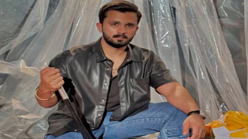 لاہور: مبینہ زیادتی کیس میں یوٹیوبر رجب بٹ نے عبوری ضمانت کی درخواست واپس لے لی، سلمان حیدر کی ضمانت میں توسیع