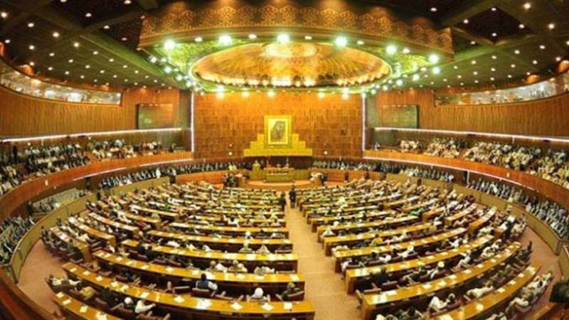 قومی اسمبلی میں پی ٹی آئی اور حکومتی وزرا کے درمیان ہاتھا پائی اور شدید تلخ کلامی