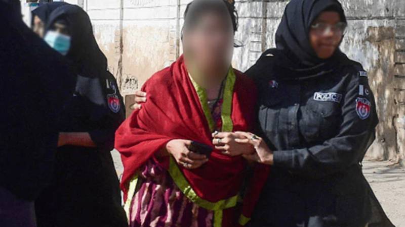 کراچی: ڈیفنس میں گھریلو ملازمہ 5 کروڑ روپے چوری کے الزام میں گرفتار، پرتعیش اثاثے برآمد
