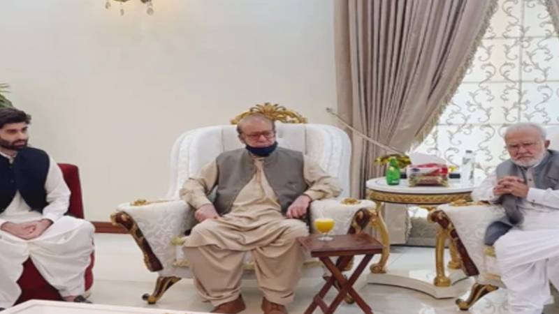  نواز شریف کا مرحوم سینیٹر عباس آفریدی کے گھر جا کر اہل خانہ سے تعزیت