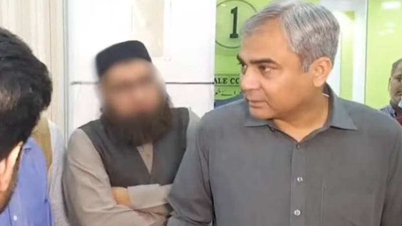 وزیرداخلہ محسن نقوی کا نادرا میگا سینٹر اسلام آباد کا اچانک دورہ، سہولتوں پر شہری مطمئن